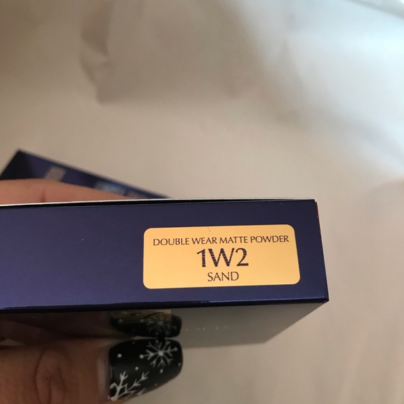 Este Lauder Double Wear Stay-in-place Foundation - Picture 4 of 5